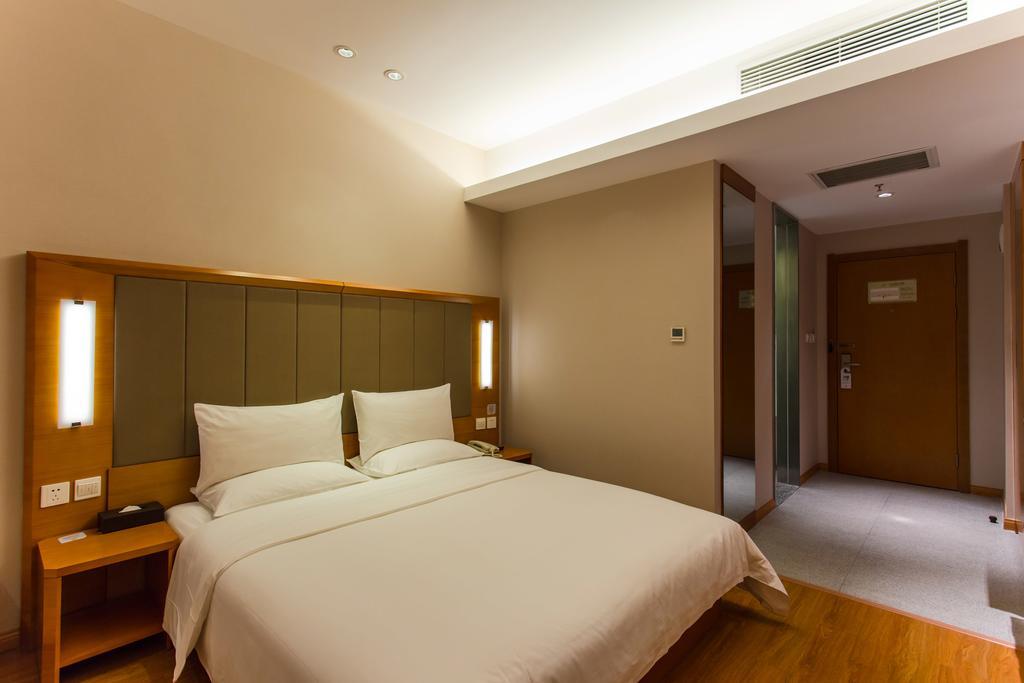 Ji Hotel Wuhan Guanggu Plaza الغرفة الصورة