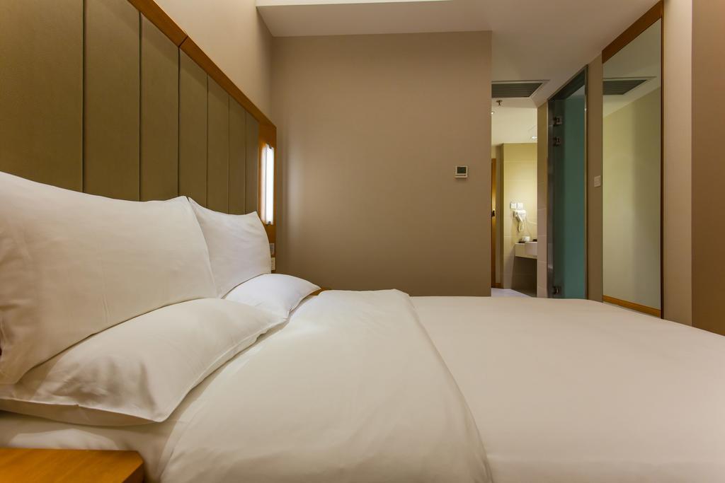 Ji Hotel Wuhan Guanggu Plaza الغرفة الصورة