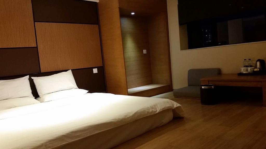 Ji Hotel Wuhan Guanggu Plaza المظهر الخارجي الصورة